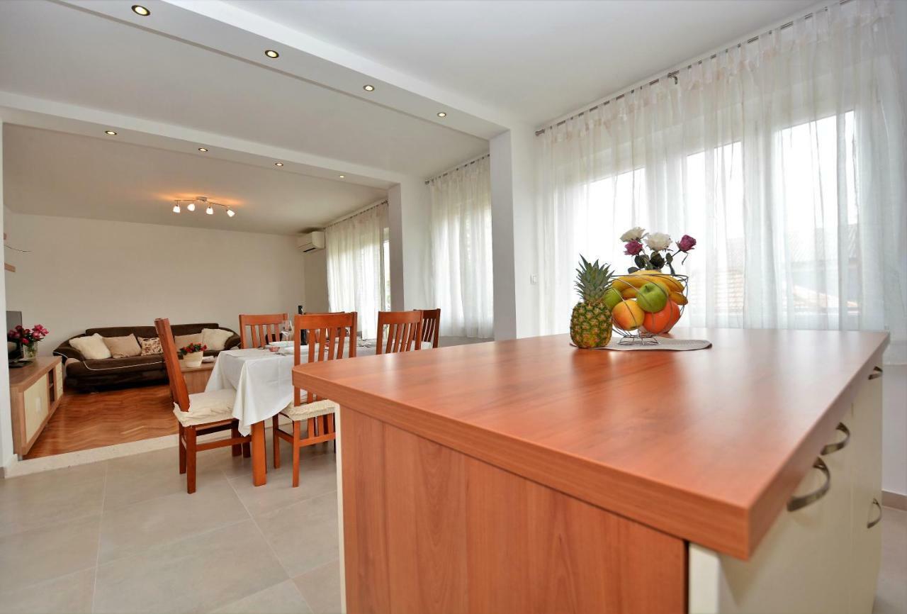 Apartment Lovre *