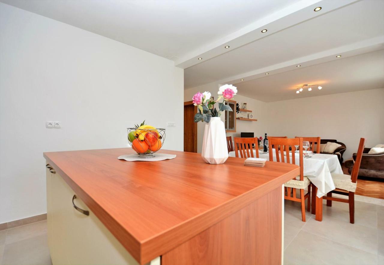Lovre Apartment Kaštela